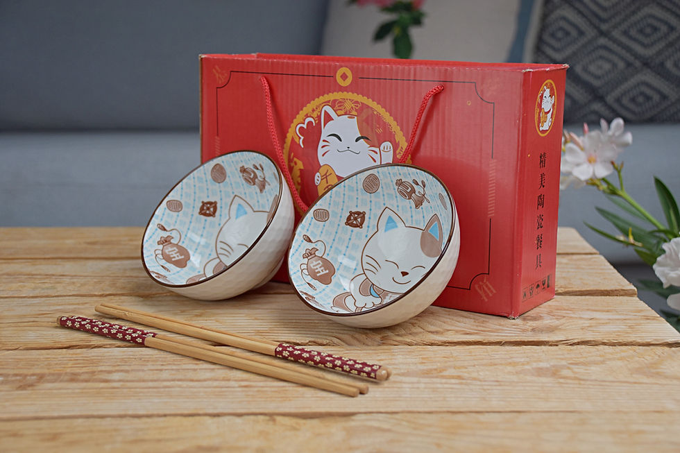 Miniatura: Zestaw 2 ozdobnych misek Maneki-neko w czerwonym pudełku 2 WZORY