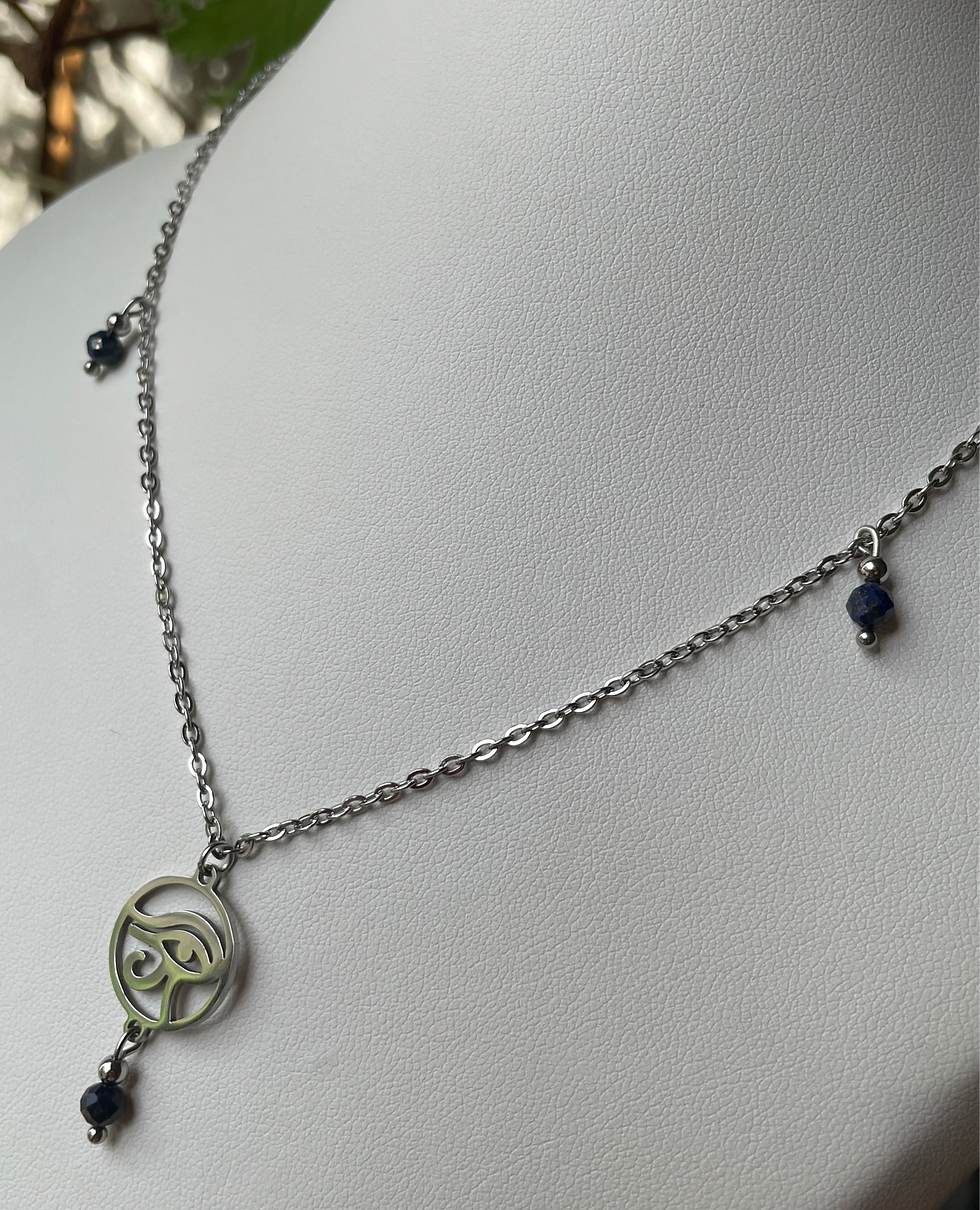 Miniature : Chaîne Lapis Lazuli et Oeil d'Horus. Acier inoxydable doré et pierres naturelles