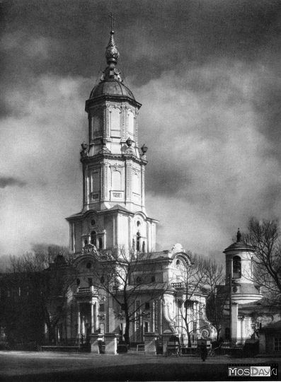 Меньшикова башня