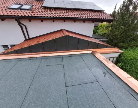 Flachdachsanierung mit Kupferdachrinnen 