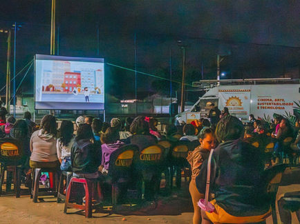 CineSolarzinho, cinema ao ar livre movido a energia solar, exibe curtas em Entre Rios, com entrada e pipoca de graça