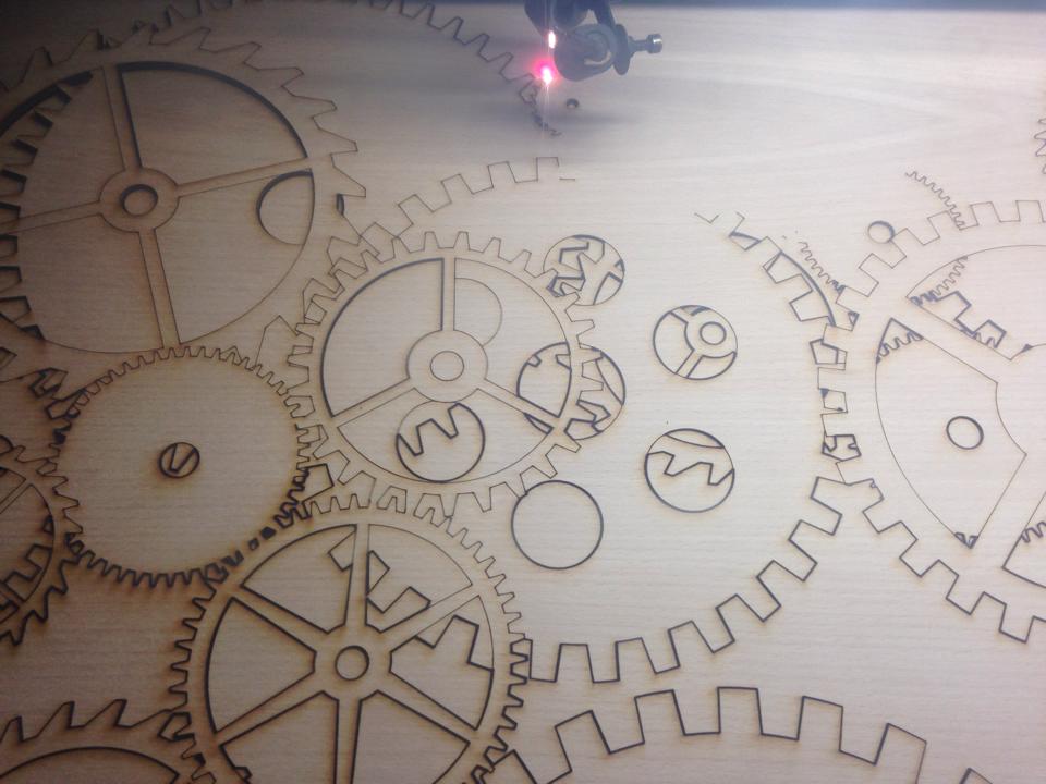 orologi da muro in legno fatti a mano