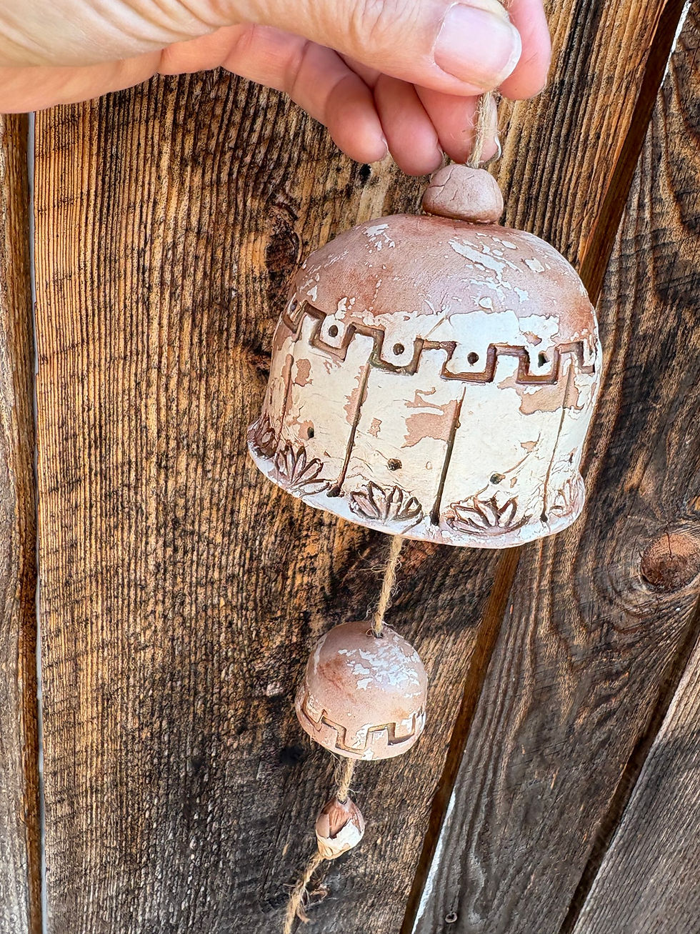 Thumbnail: Cloche rustique vintage en céramique 