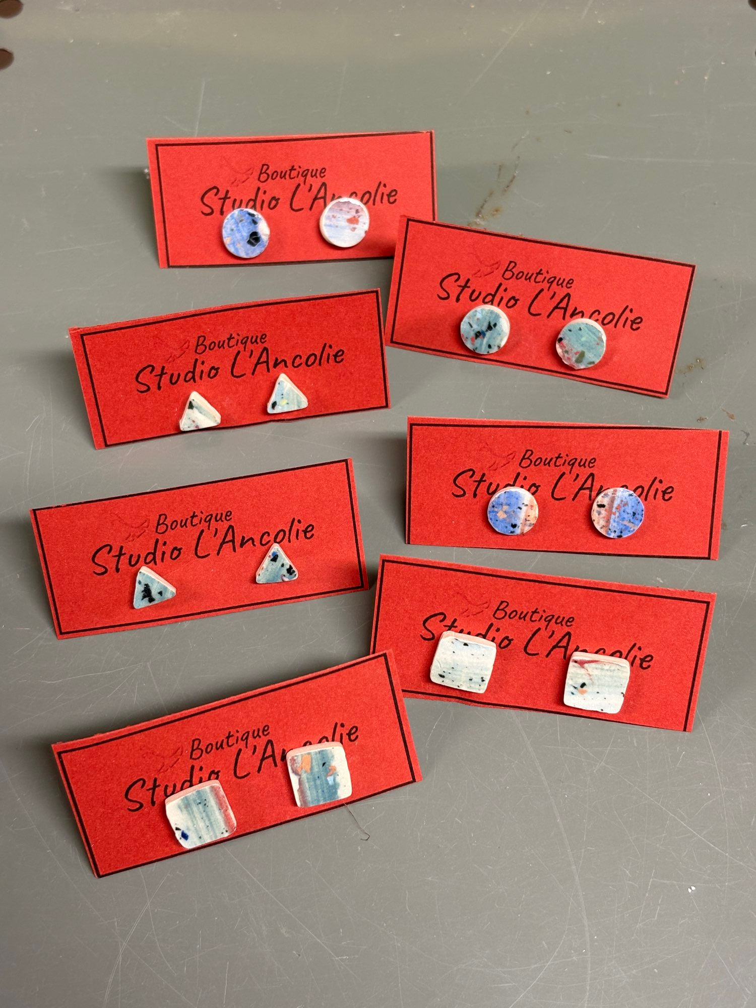 Boutons d’oreilles AEC en céramique 