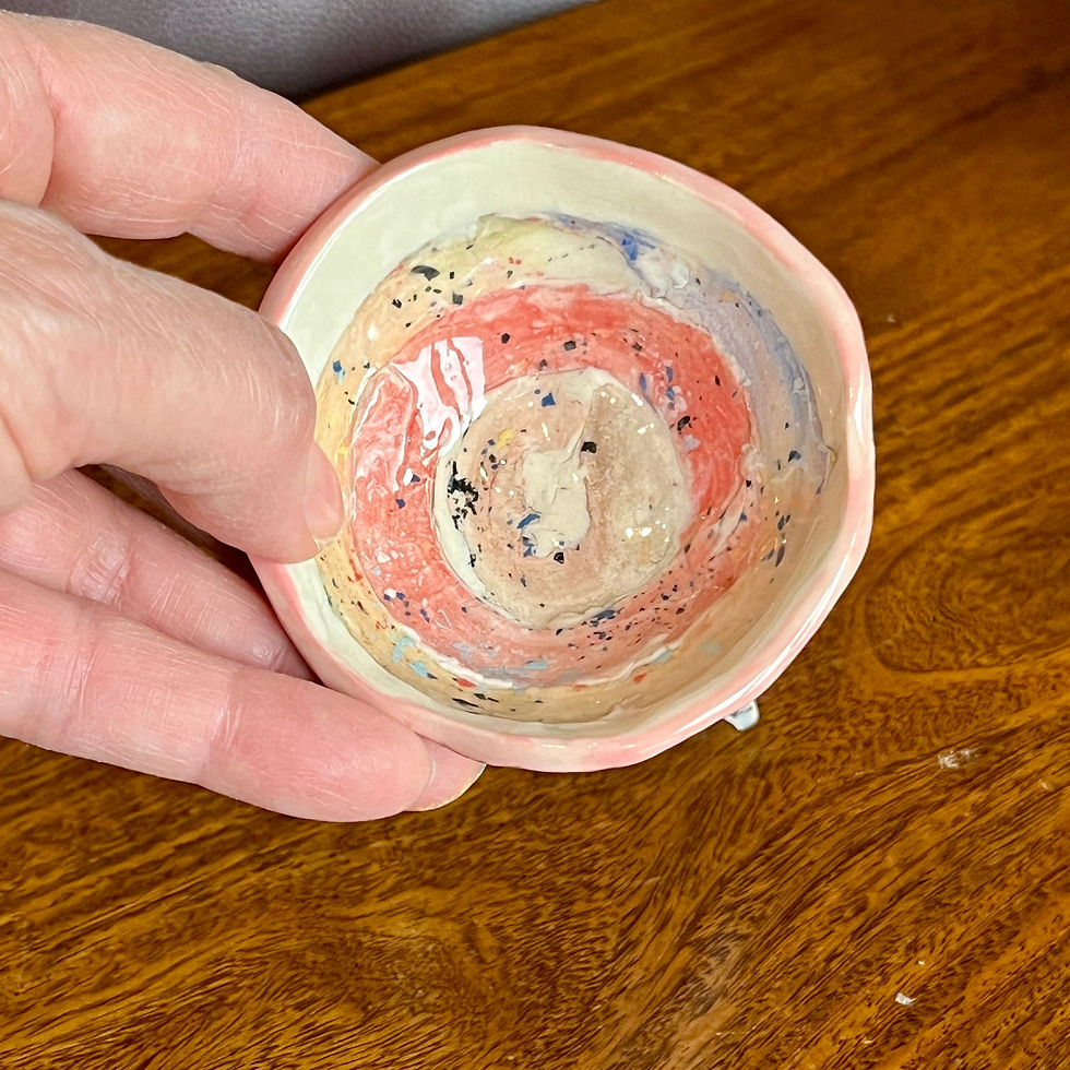 Thumbnail: Small pot UFO 2 from the Rainbow collection