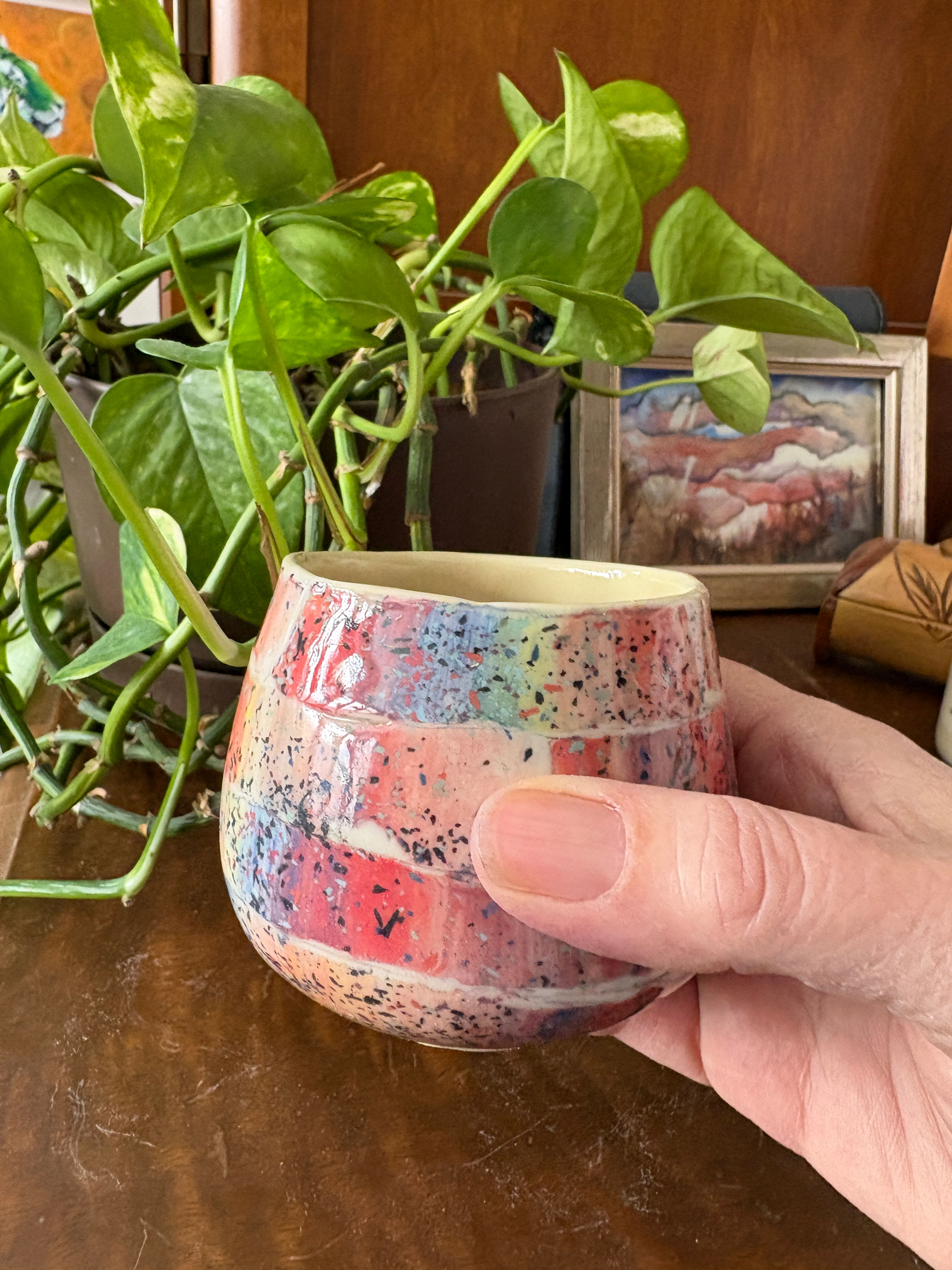 Tasse Arc-en-ciel, sans anse, en céramique 