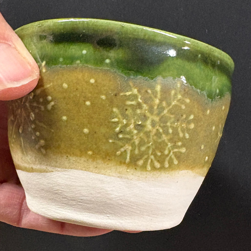 Thumbnail: Pot vert de la collection Flocon en céramique 