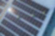 Energia solar para empresas: como escolher uma solução alinhada ao consumo real