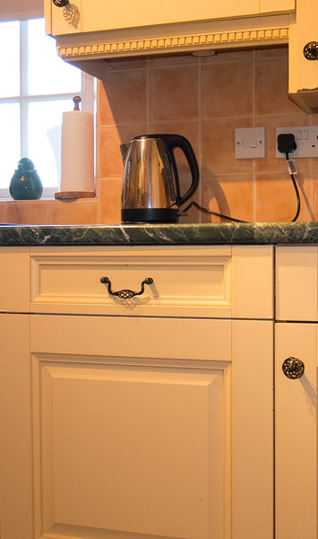 Self-catering kitchen with oven and hob at The Gate House in Fife