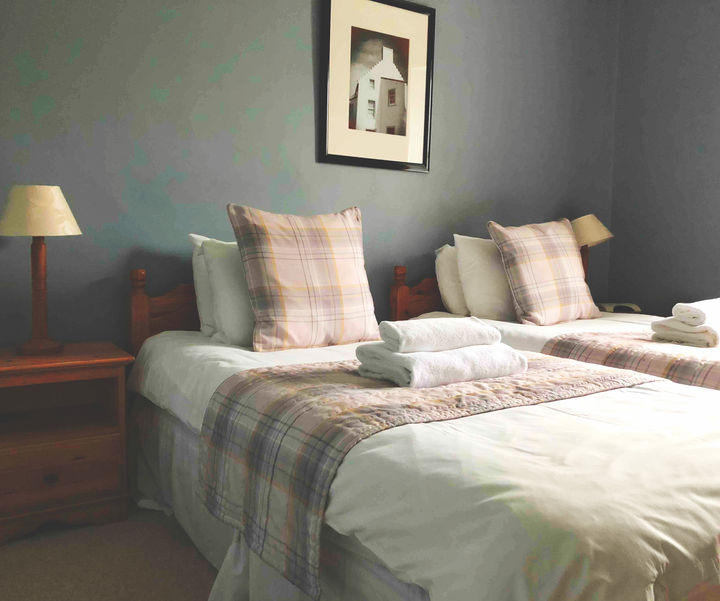 Twin bedroom with two single beds at Pines Cottage in Fife