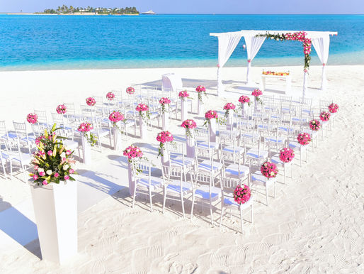 6 Things To Help You Decide If A Destination Wedding Is Right For You