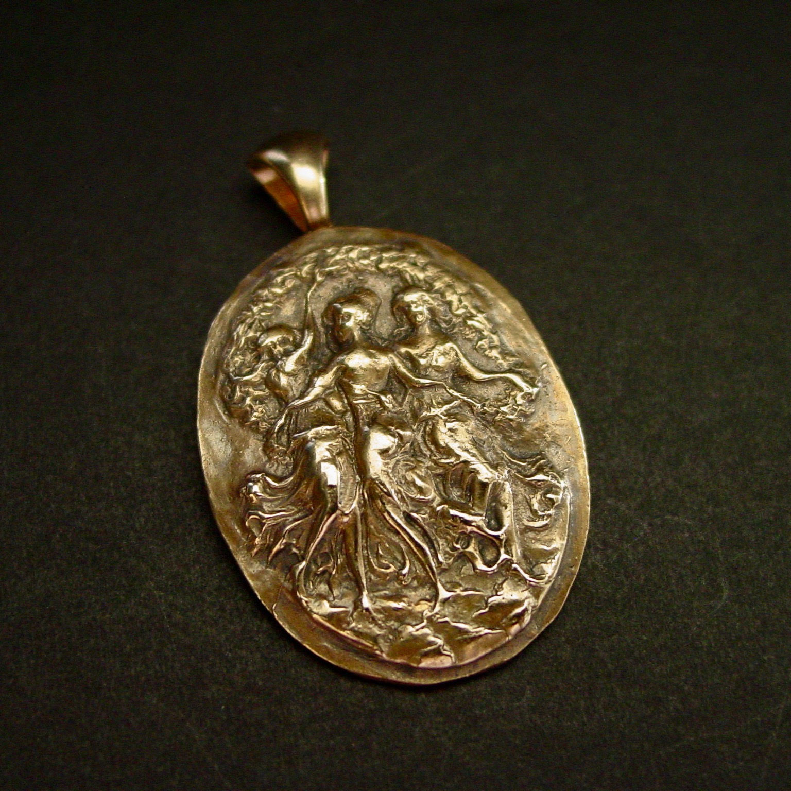 Three Graces pendant