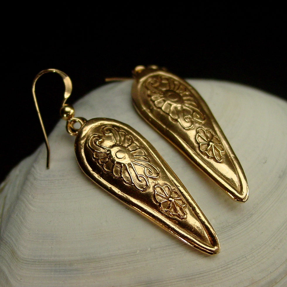 Thumbnail: Kite Shield Earrings on shell