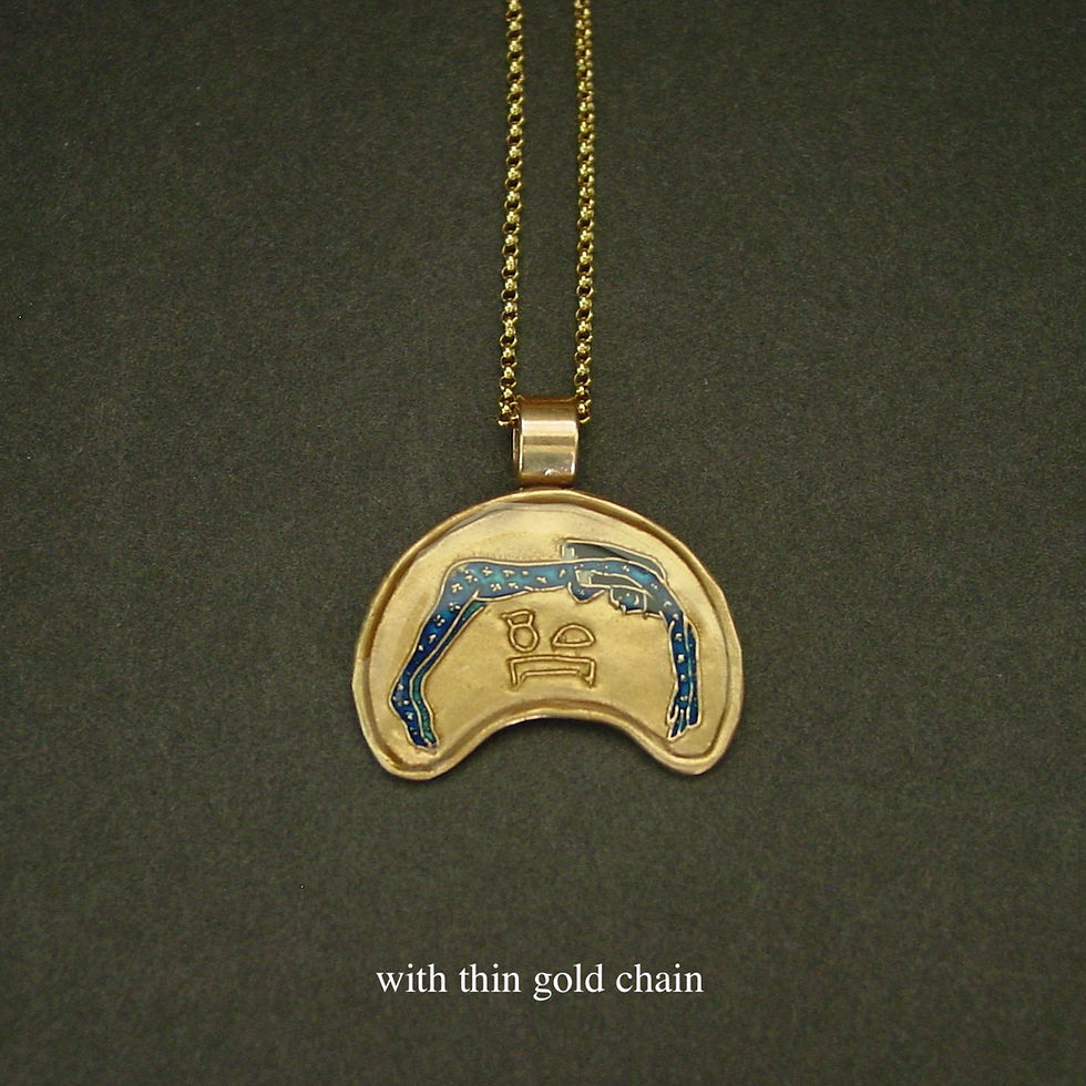 Thumbnail: Nut pendant colored thin gold chain