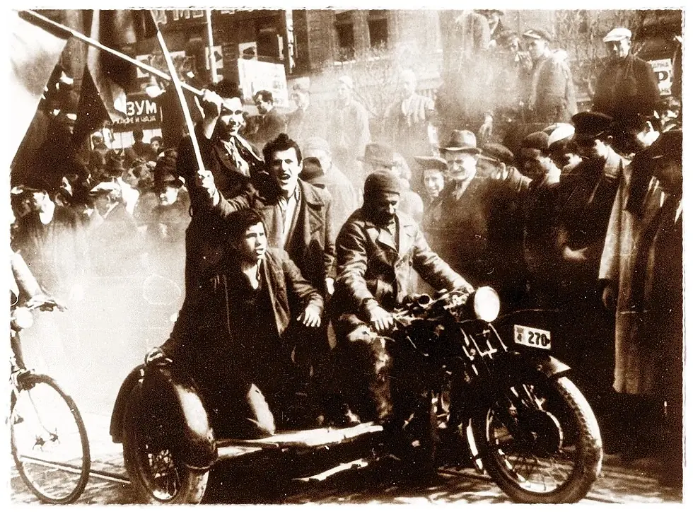 Фото з протестів 26 березня 1941 року