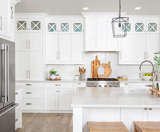 AdobeStock_312153032 cleaning spray2.jpeg