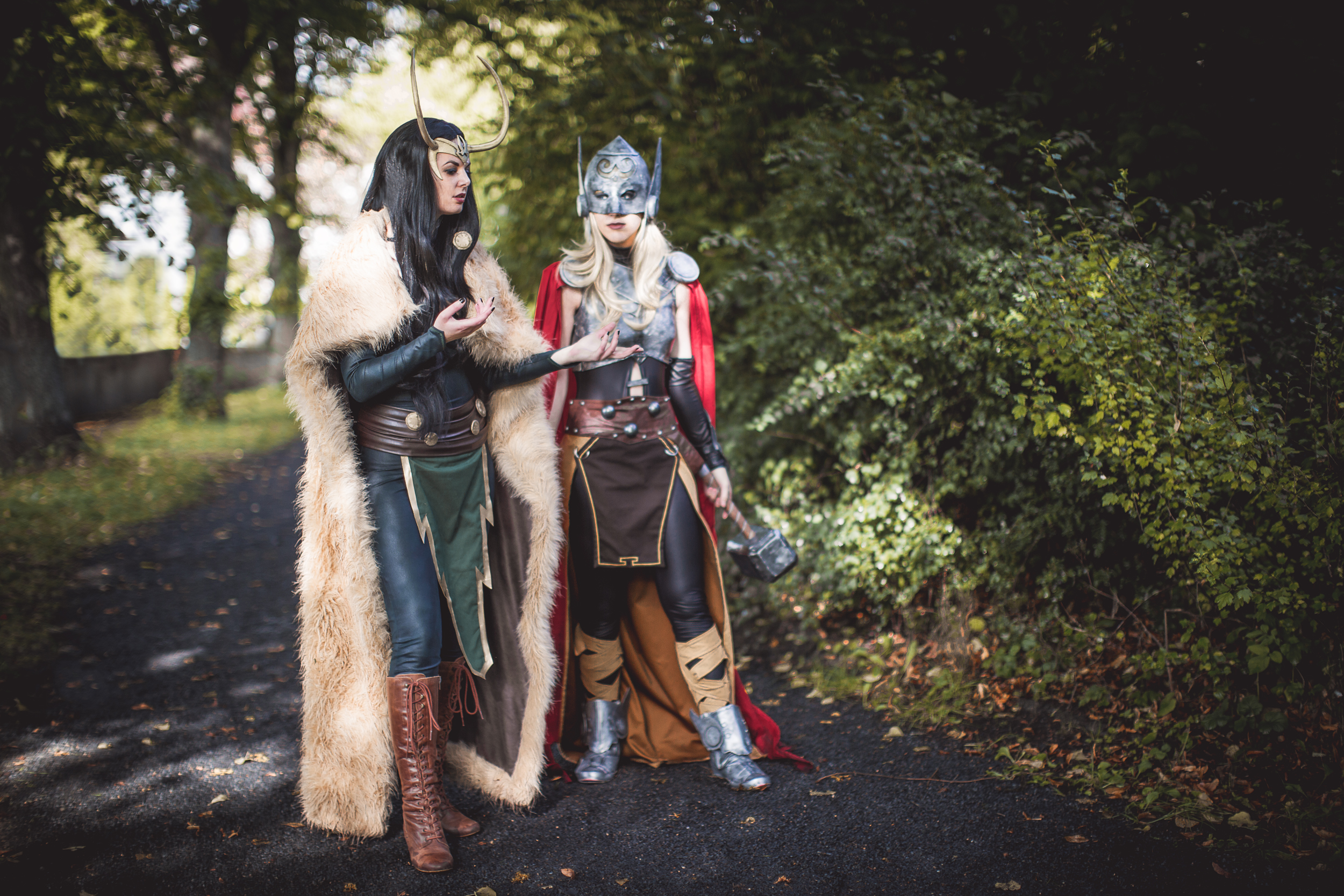 Thor (Jane Foster) and Lady Loki arguing.