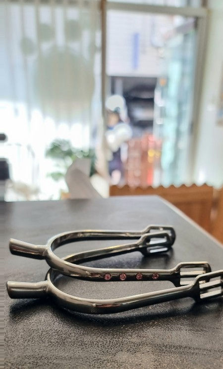 Thumbnail: Spurs with rose-coloured diamantes