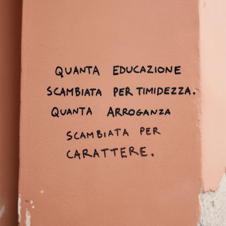 Quanta arroganza scambiata per carattere - Frasi sui muri