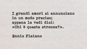 "I grandi amori si annunciano in un modo preciso" di Ennio Flaiano - Frasi con la macchina per scrivere