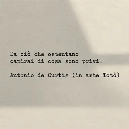 Da ciò che ostentano capirai di cosa sono privi - Frasi con la macchina per scrivere