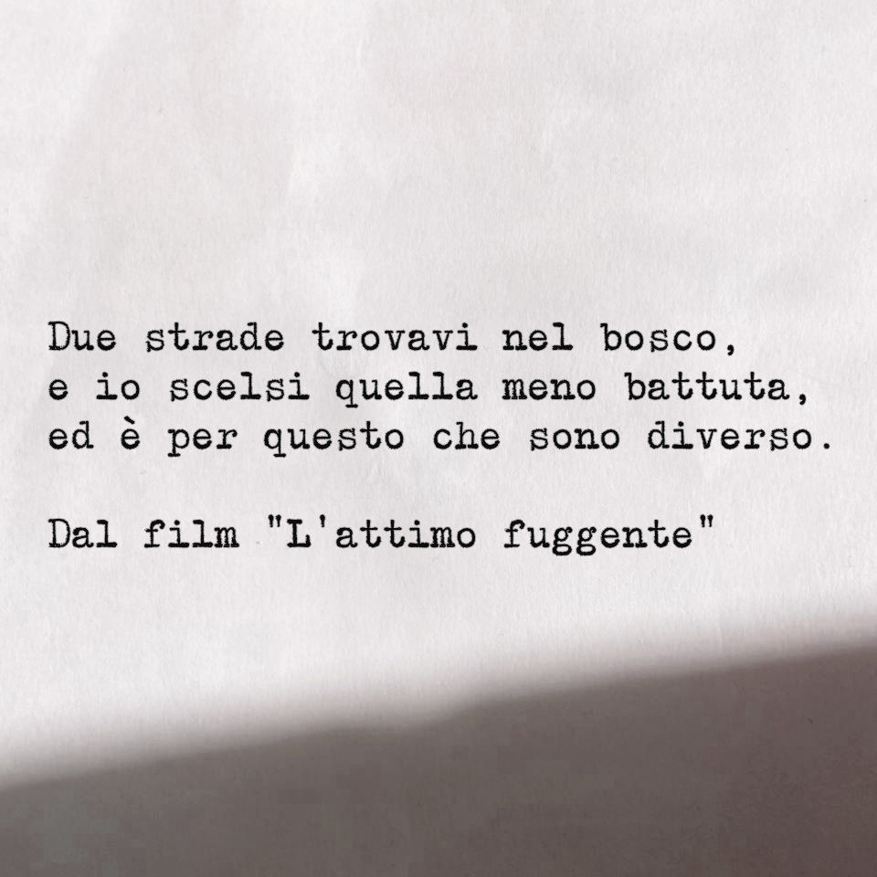 Frase da "L'attimo fuggente" di Robert Frost - Frasi con la macchina per scrivere