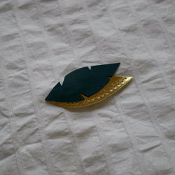 Barrette clip cuir plumes