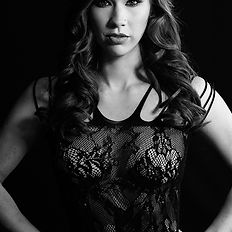 Its a Photographer "My Canvas Portraits" in Killeen photographing a beautiful woman in Killeen