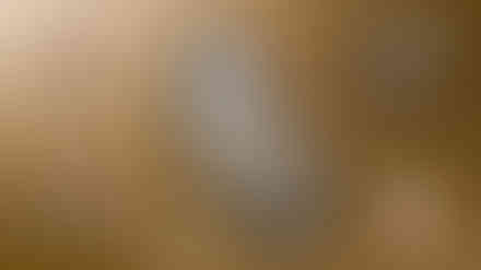 미토콘드리아와 세포 내부의 NMN·NAD+ 관련 작용 이미지를 함께 구성한 화장품 3D 시각화 이미지