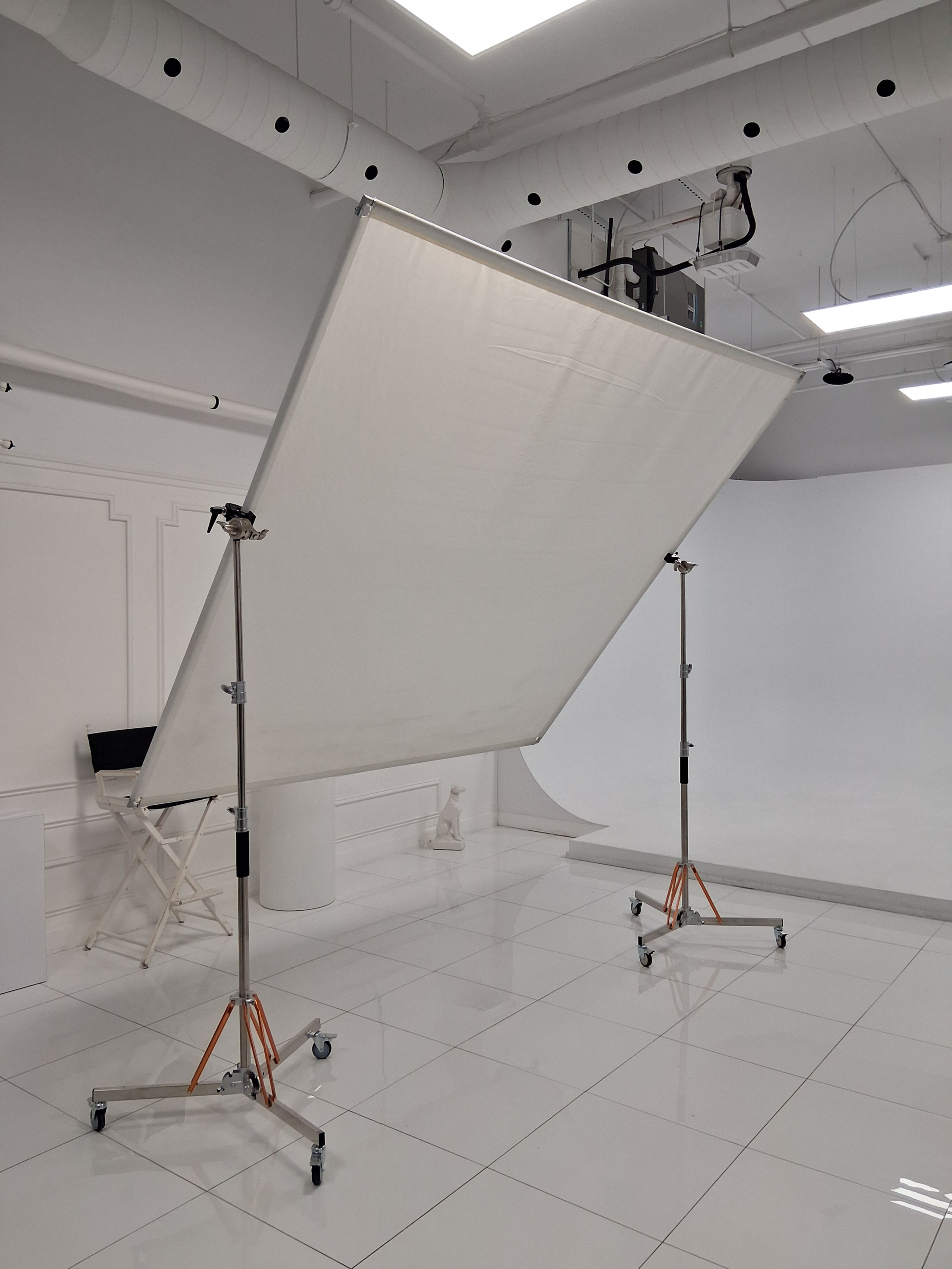 Scrim Jim 8' x 8' on wheels