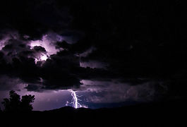 lightning-1574684_1920.jpg