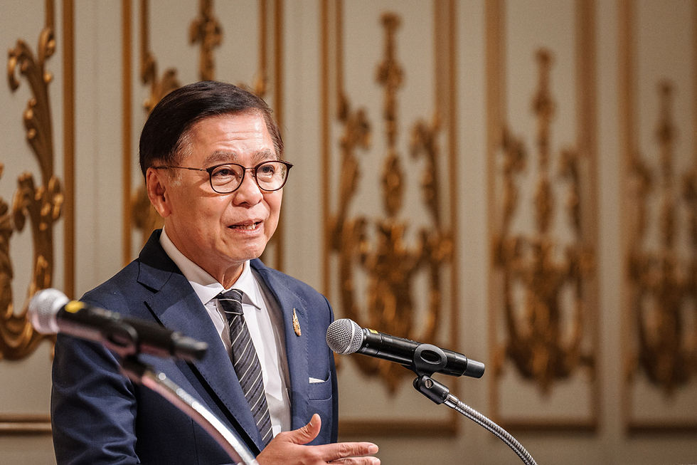 သူတို့အစိုးရရဲ့ နှစ်လမ်းသွားချဥ်းကပ်မှုဟာ အာဆီယံ ဘုံသဘောတူညီချက် (၅) ချက်ကို စွန့်လွှတ်လိုက်တာမျိုး မဟုတ်ဘူးလို့ ထိုင်းနိုင်ငံခြားရေးဝန်ကြီး  ဆီဟာဆက်  ဖွမ်ကတ်ကောင်းက ရှင်းပြ။ 