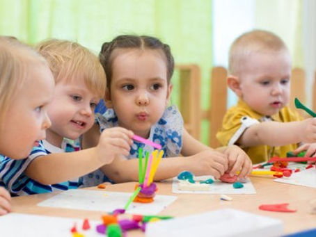 Fim das férias! Como readaptar as crianças de volta à escola?