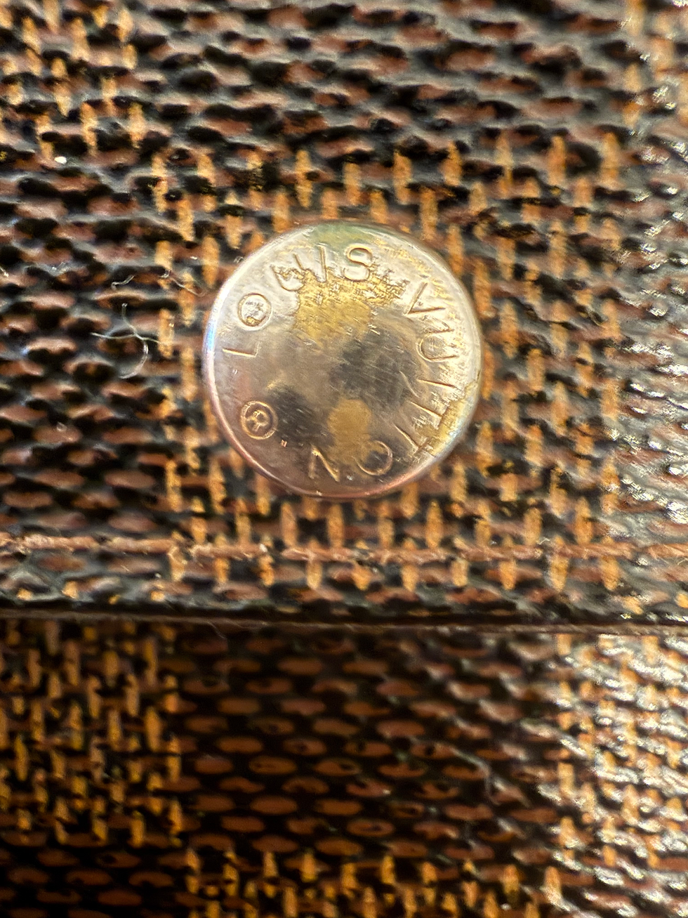 Thumbnail: Damien Ebene Sarah Wallet 