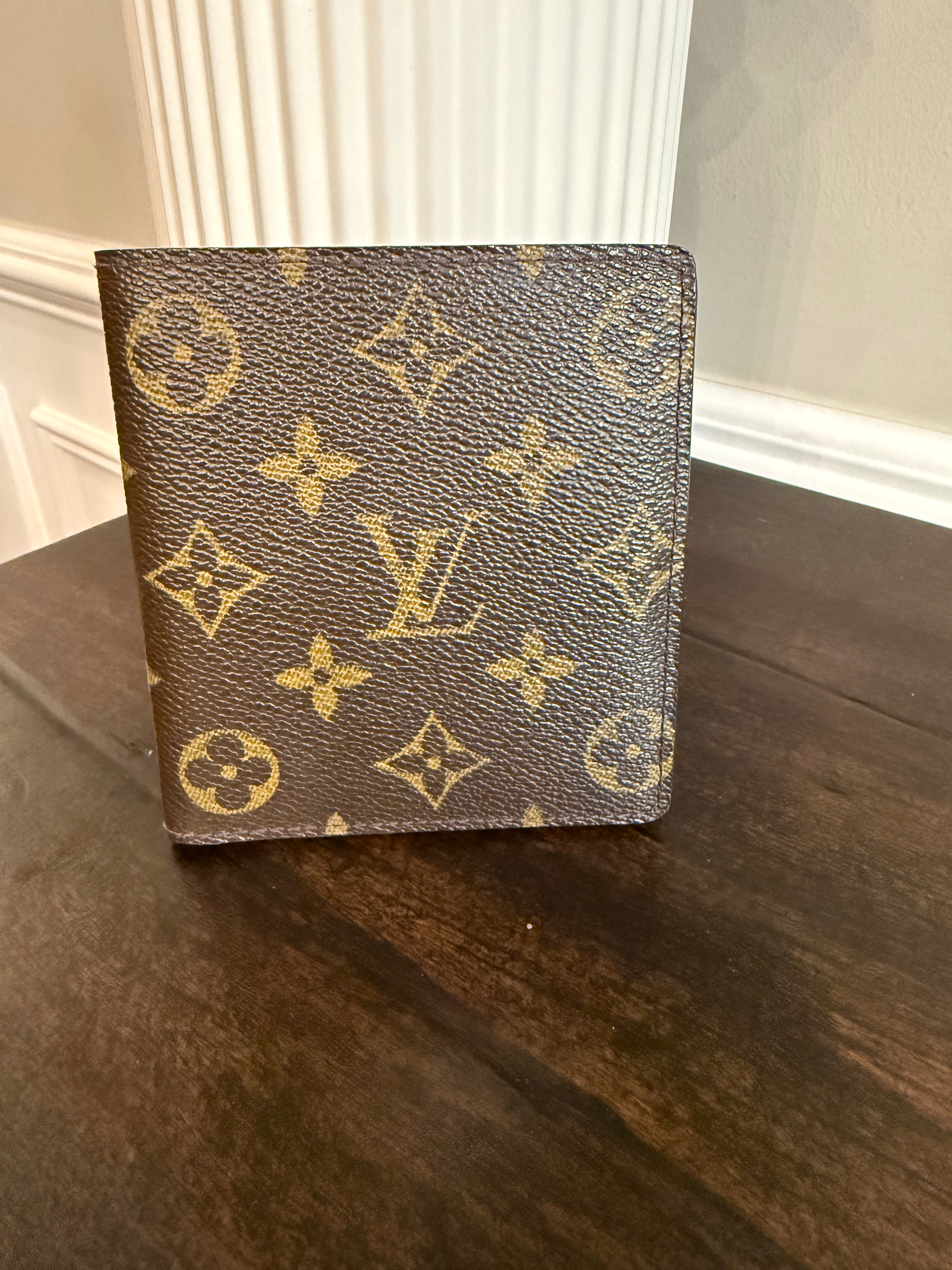 LV Monogram Men’s Wallet coa sold separately 