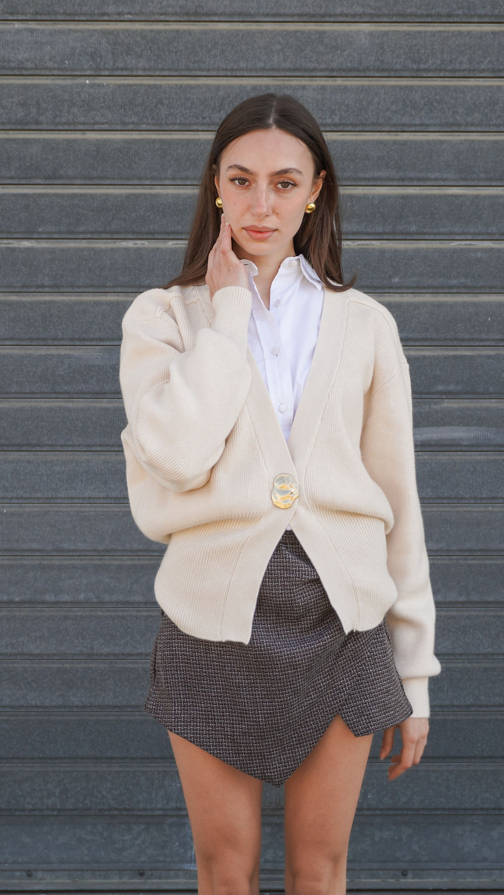 Short/gonna in tweed marrone con taglio a portafoglio