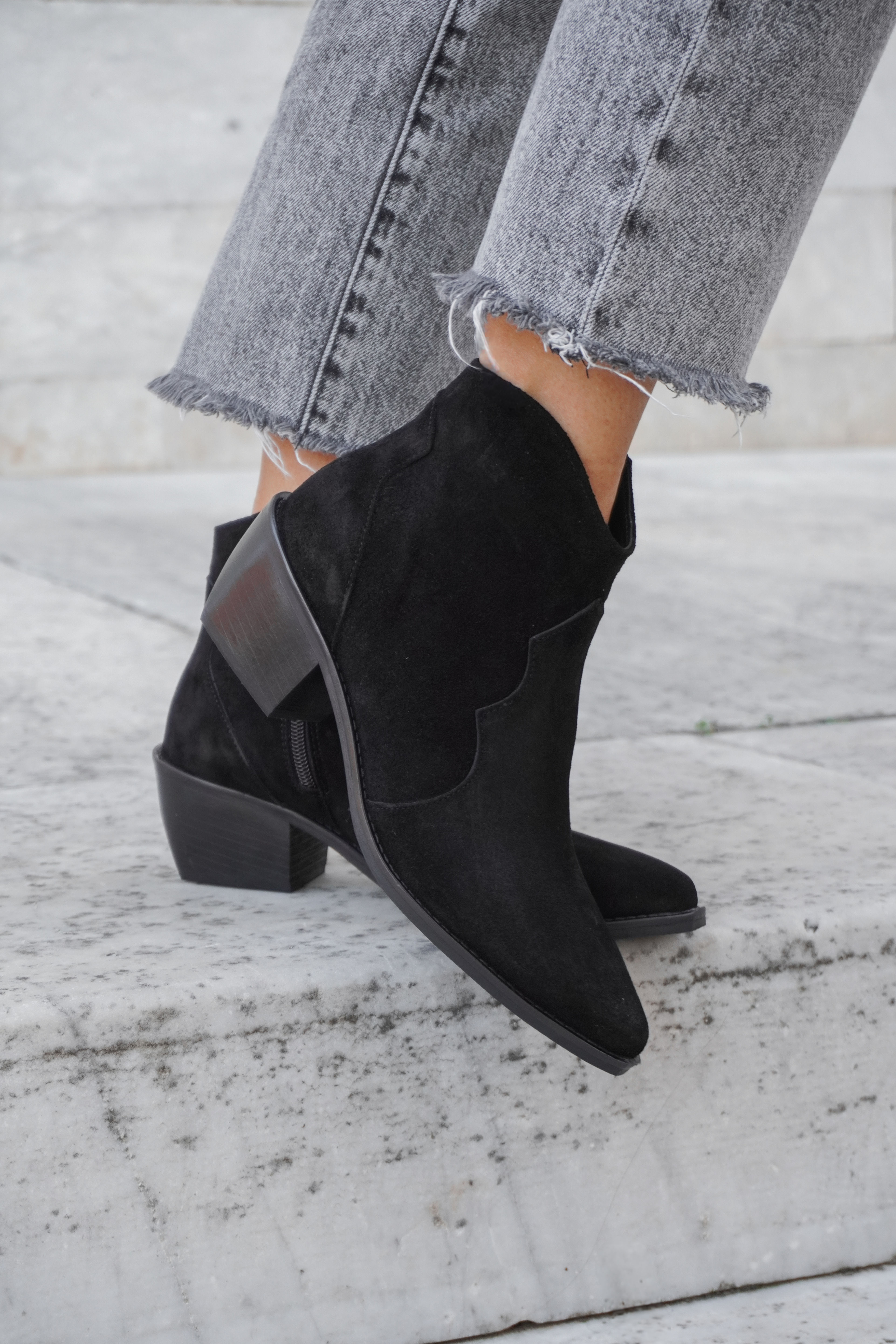 LEO Black | Texano corto pelle scamosciata nero tacco 3 cm