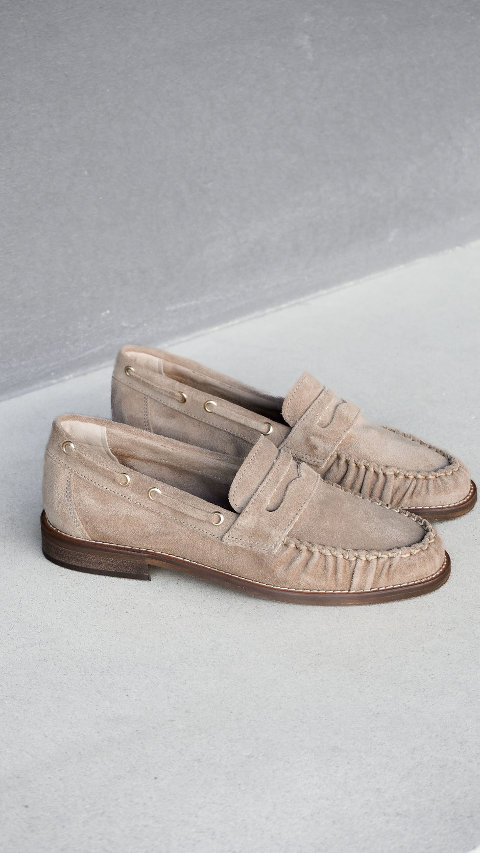 SAM Beige | Mocassino pelle camoscio beige con fascetta