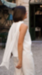 Blusa in tessuto fluido e leggero con foulard