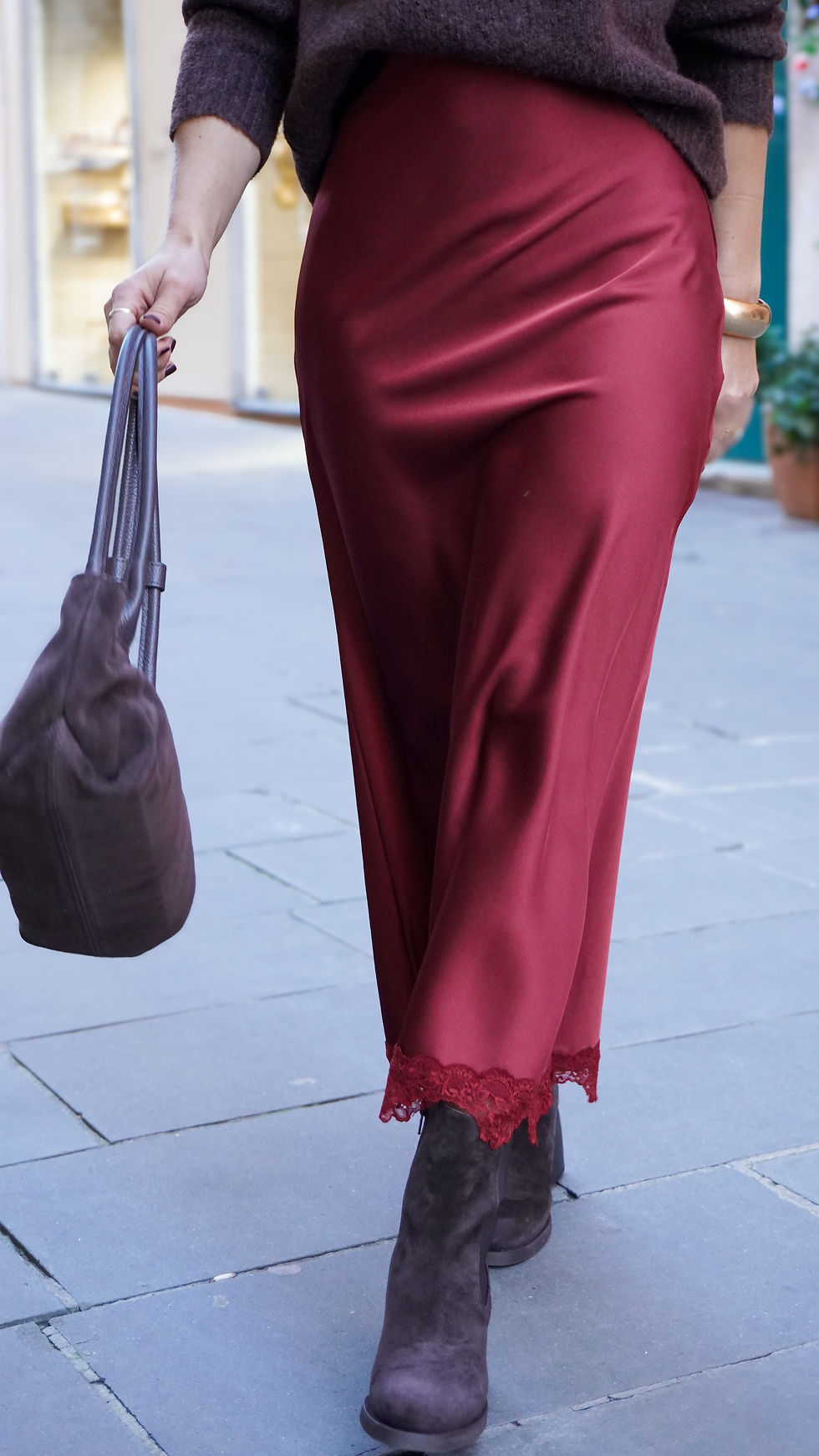 Gonna midi satinata bordò con bordo in pizzo tono su tono