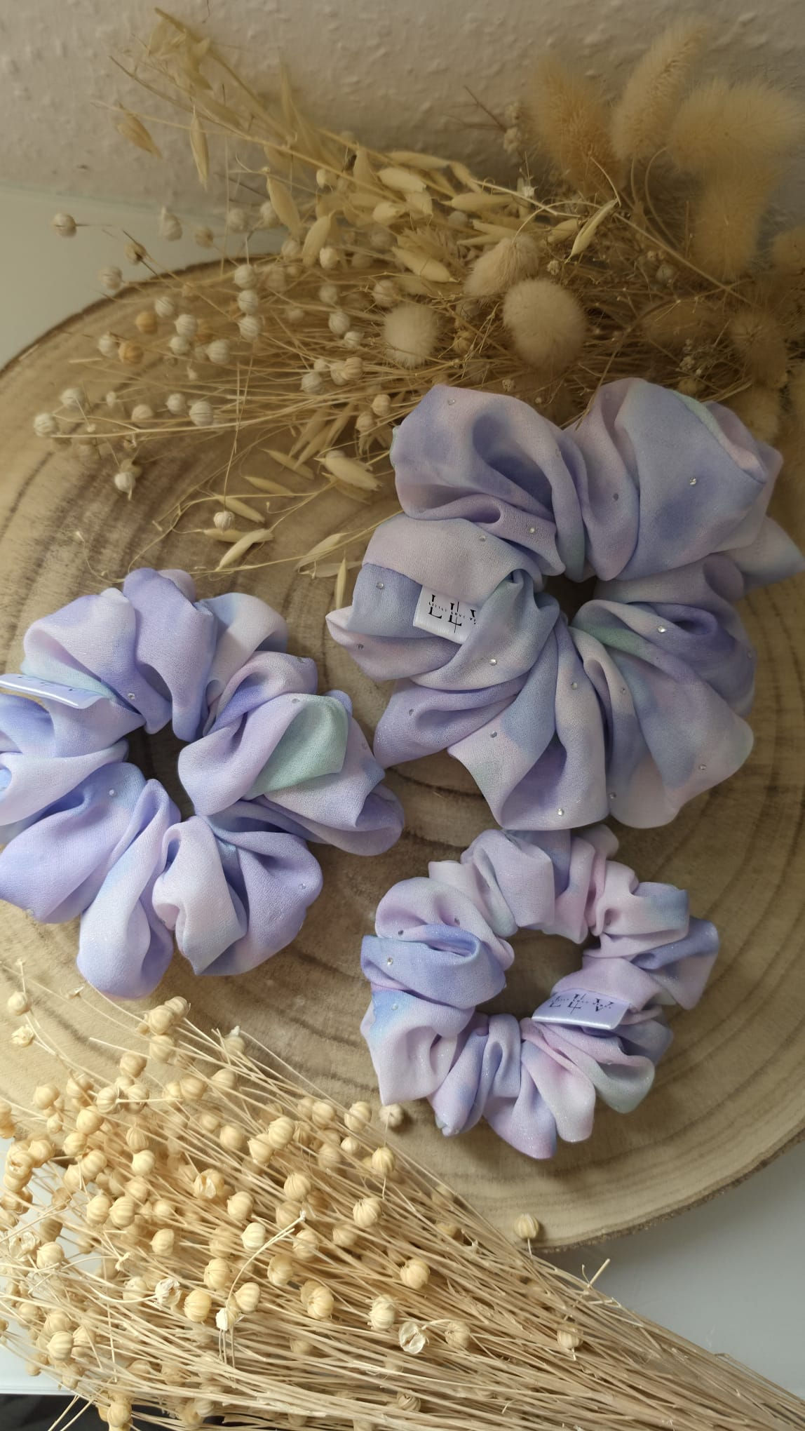Aurora Sky – Pastell Scrunchie mit Glitzer