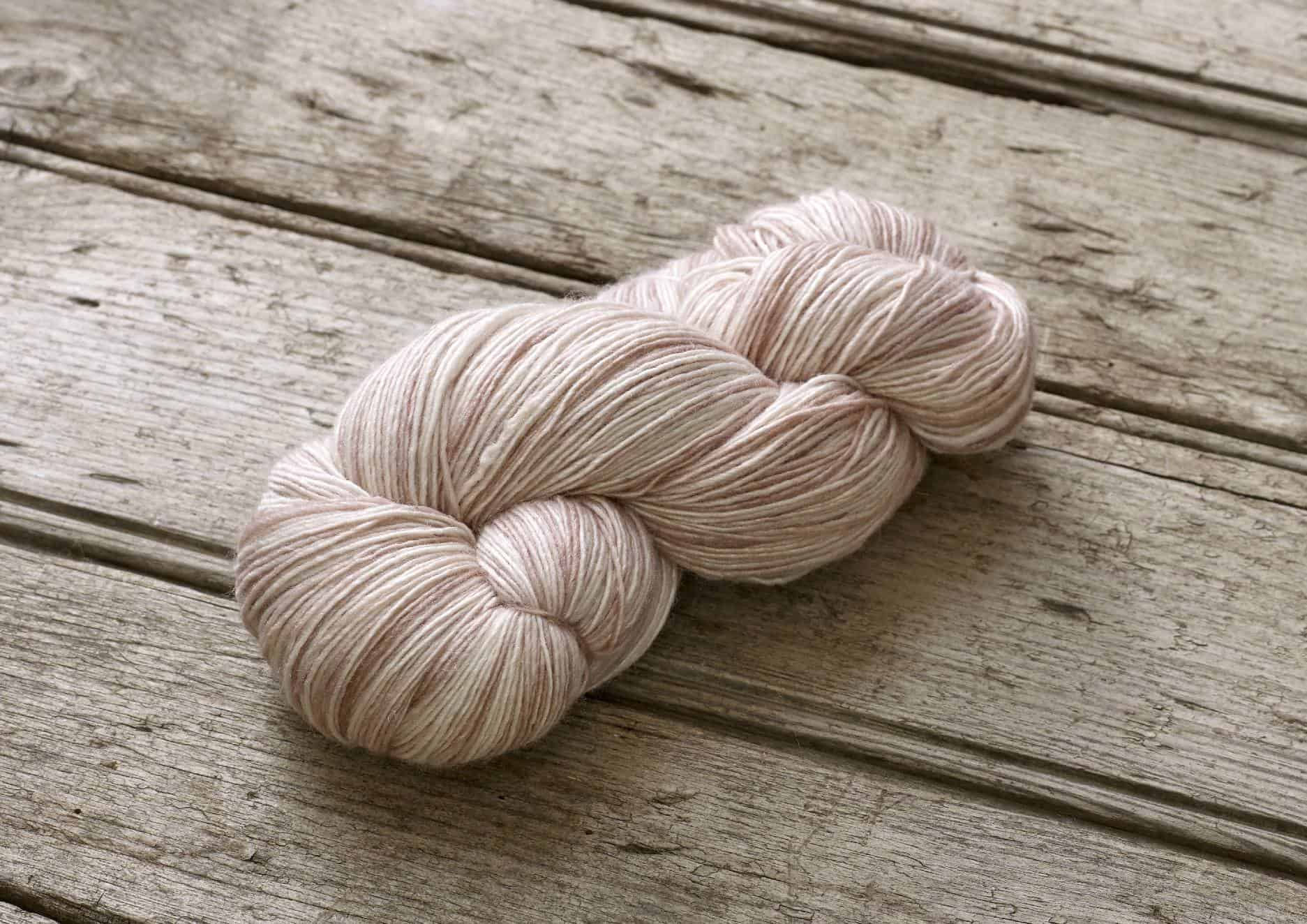 Manos Fino - Rosewater