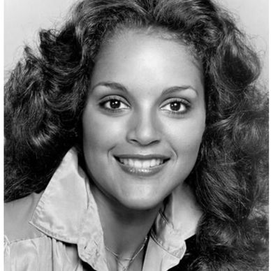 Jayne Kennedy: The Woman Who Set the Tone in Sports Broadcasting