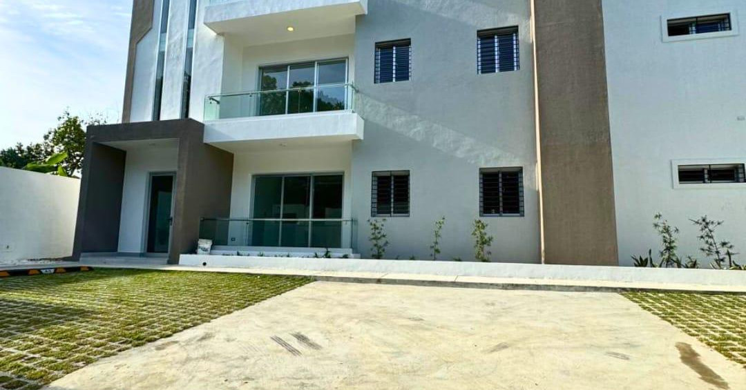 Apartamento con Rooftop
Ubicado en una de las mejores y más seguras urbanizaciones de Puerto Plata.