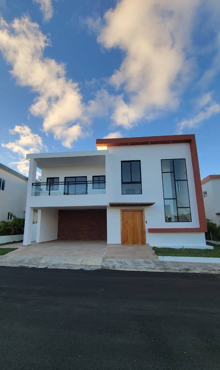 Casa con Piscina Cerca de Playa Dorada