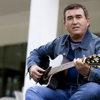 Avião com o cantor Amado Batista faz pouso de emergência na Bahia