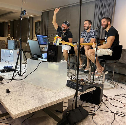 BELL MARQUES E RAFA E PIPO LEVAM MÚSICA A 150 MIL PESSOAS EM LIVE