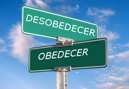 Fotos em placa de "Proibido" faz jovens serem indiciados