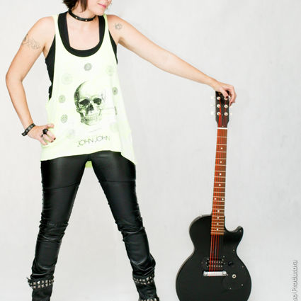 É hoje: a cantora baiana Thathi faz abertura emocionante na Turnê "Capital Inicial 4.0", homenageando Rita Lee