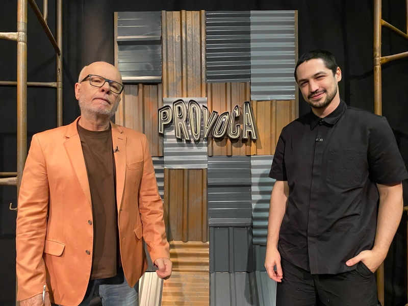 GABRIEL LEONE FALA SOBRE ESTREIA MUSICAL, INTERPRETAÇÃO EM “HAMLET” E PATERNIDADE NO PROVOCA